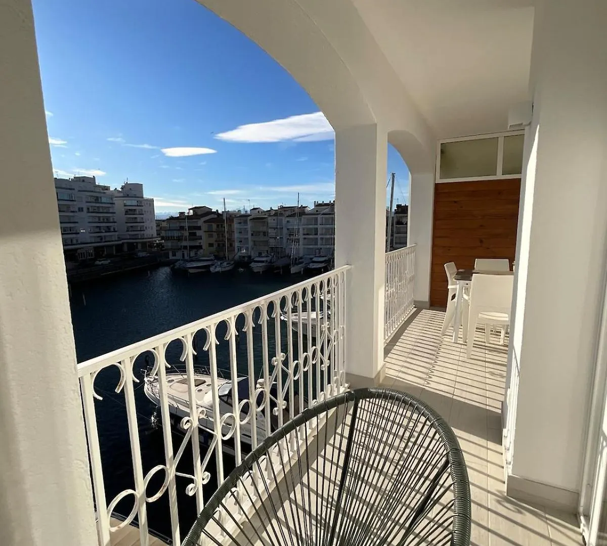Marina View Empuriabrava - Appartement Sud-Ouest Au Canal Avec Terrasse Apartmán