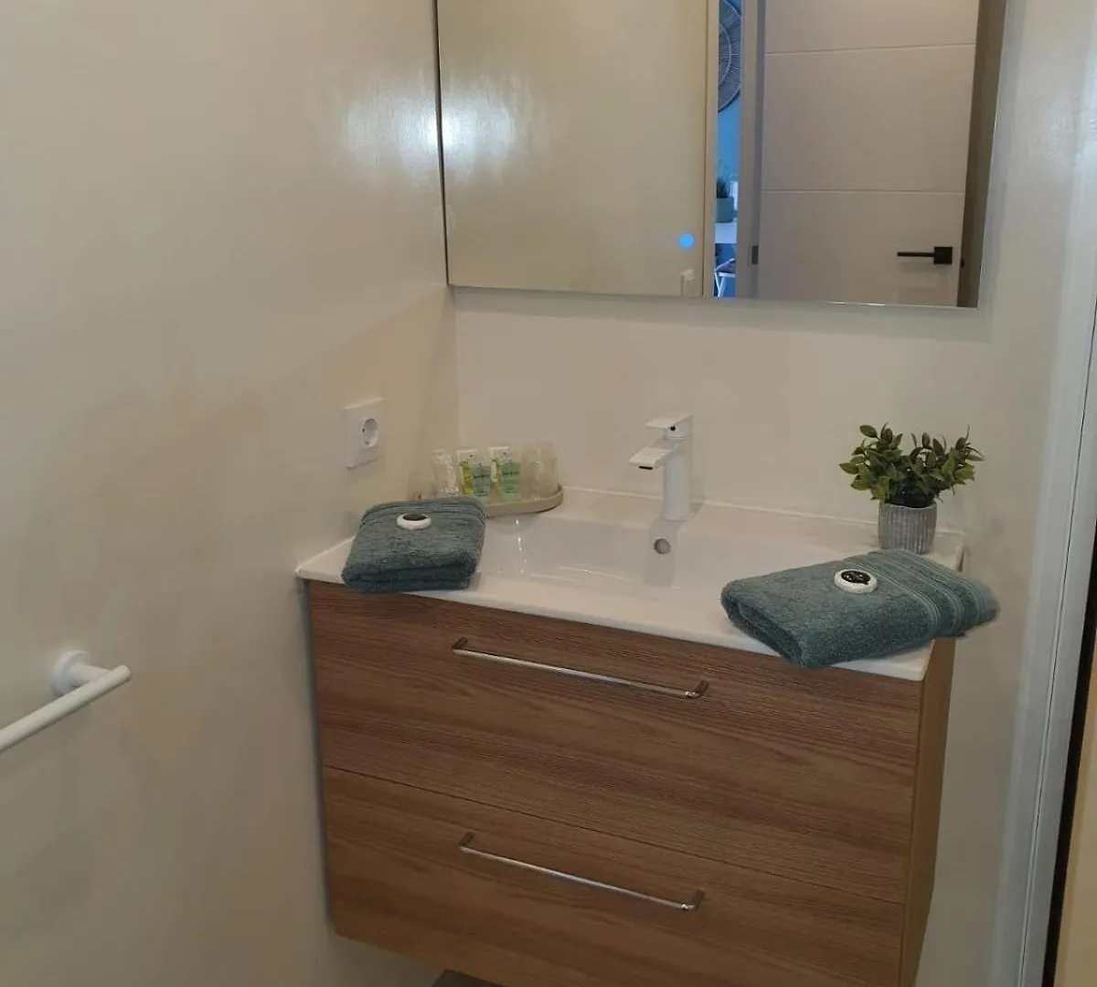 Marina View Empuriabrava - Appartement Sud-Ouest Au Canal Avec Terrasse 0*,