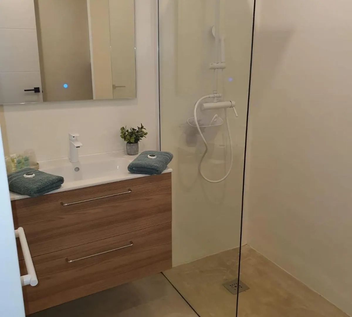 Marina View Empuriabrava - Appartement Sud-Ouest Au Canal Avec Terrasse Apartmán